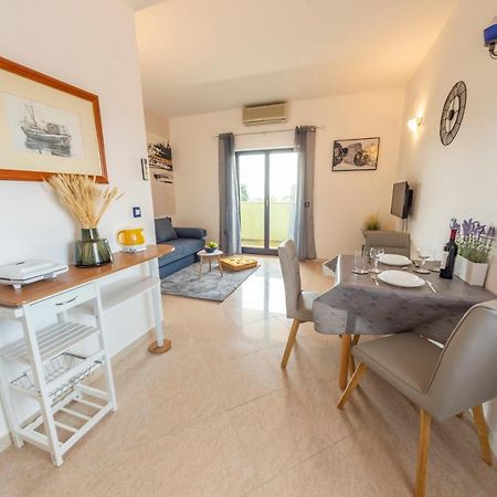 Apartments Krivicic Blue Pomer Dış mekan fotoğraf