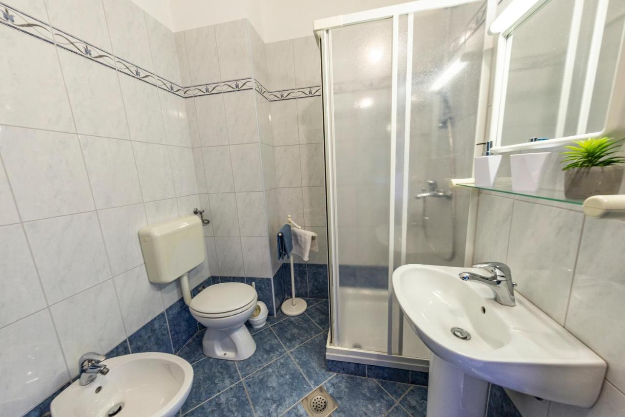 Apartments Krivicic Blue Pomer Dış mekan fotoğraf
